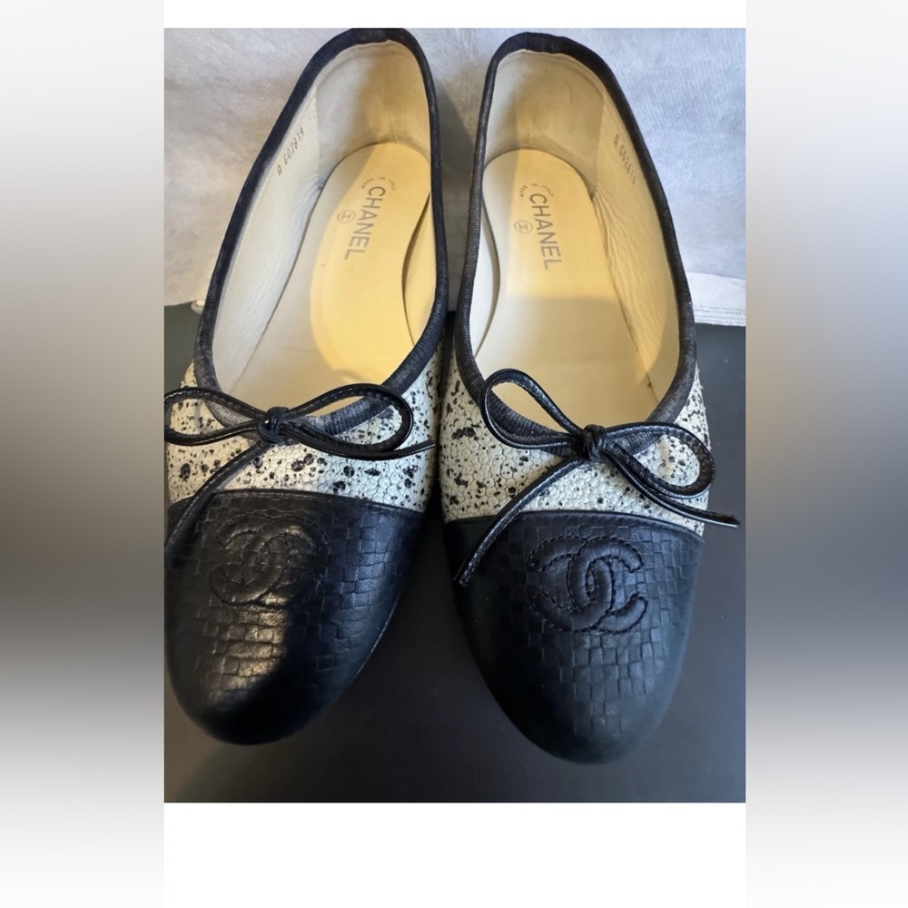 Chanel graffiti black/white ballerina flats 40.5